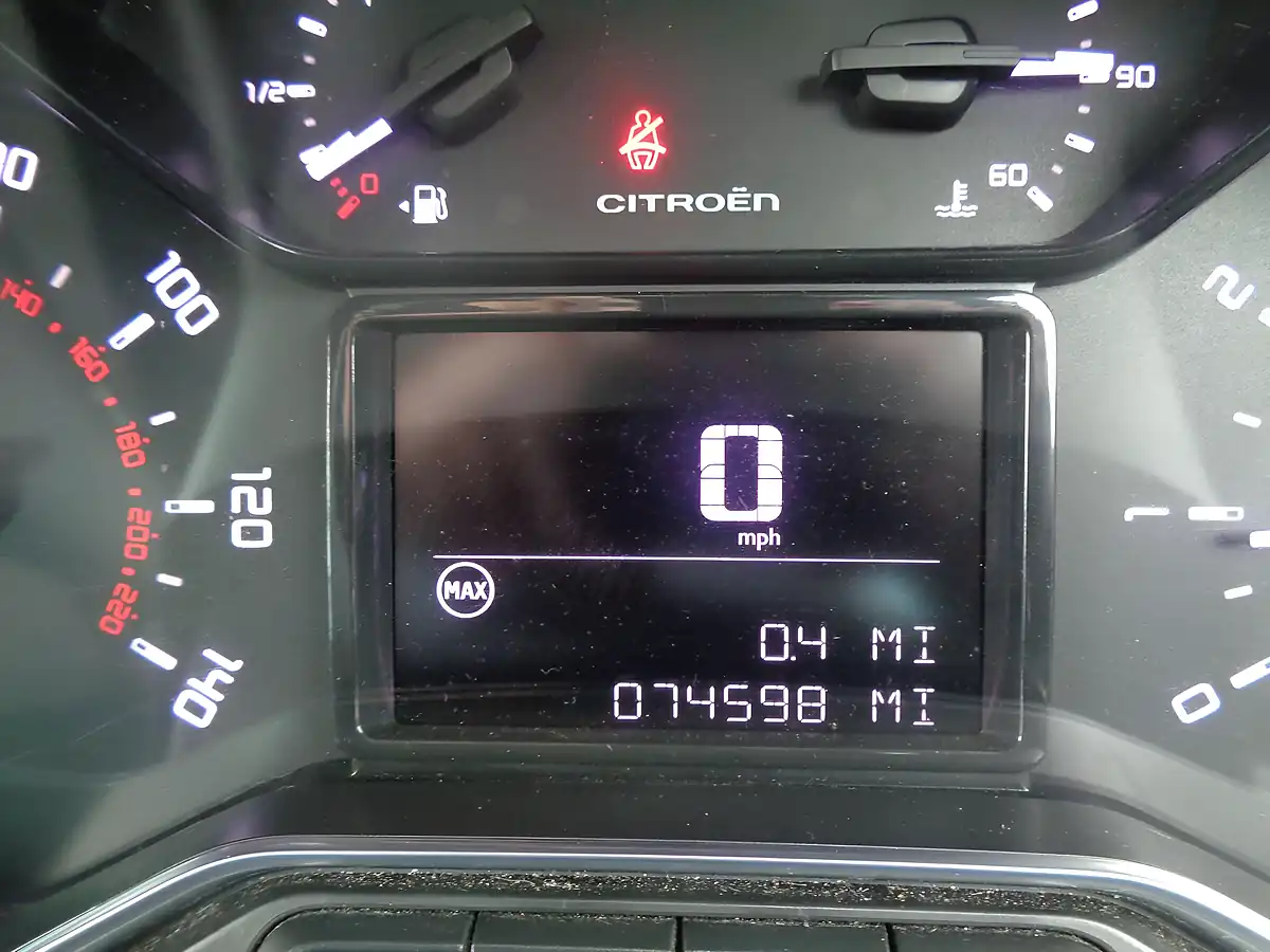 Used 2018 Citroen C3 Aircross Flair White - Interior and Exterior details 18