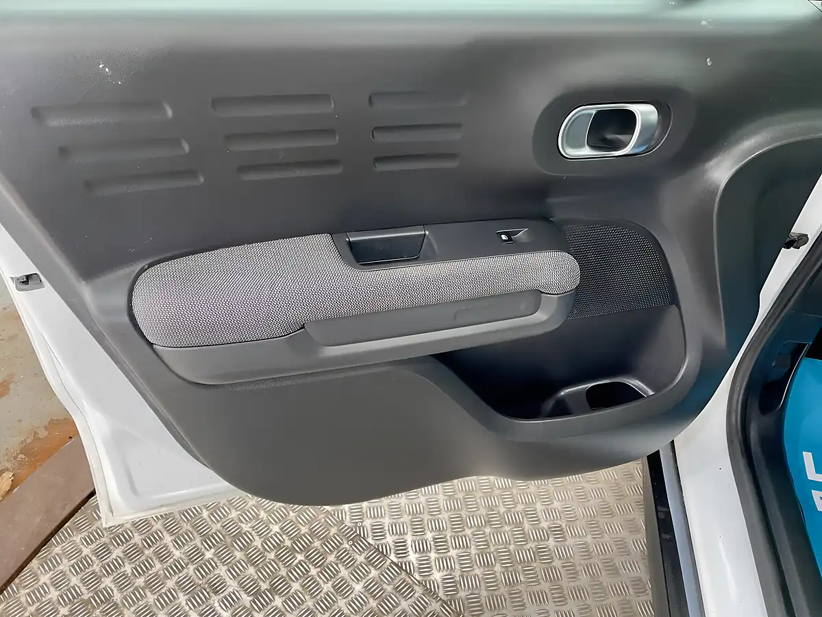 Used 2018 Citroen C3 Aircross Flair White - Interior and Exterior details 17