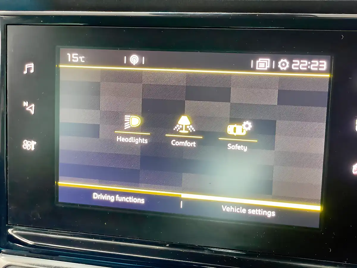 Used 2018 Citroen C3 Aircross Flair White - Interior and Exterior details 19