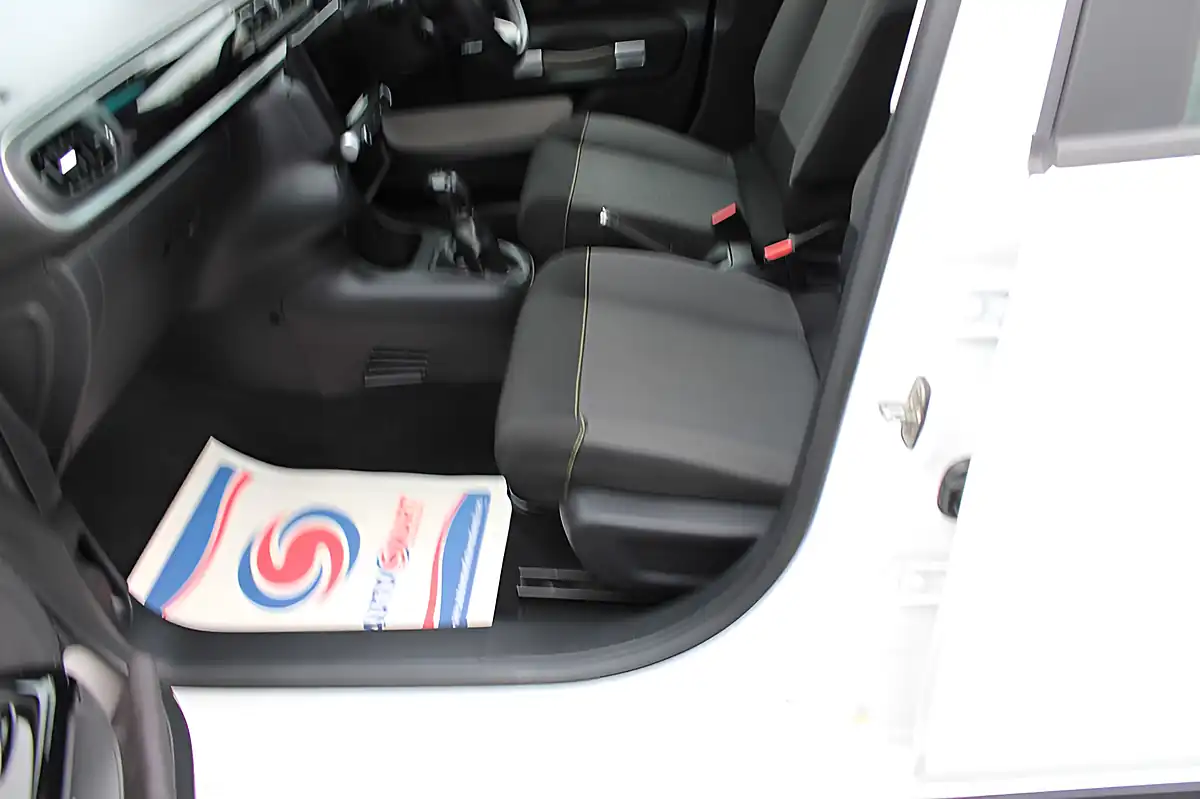 Used 2018 Citroen C3 Feel White - Interior and Exterior details 8