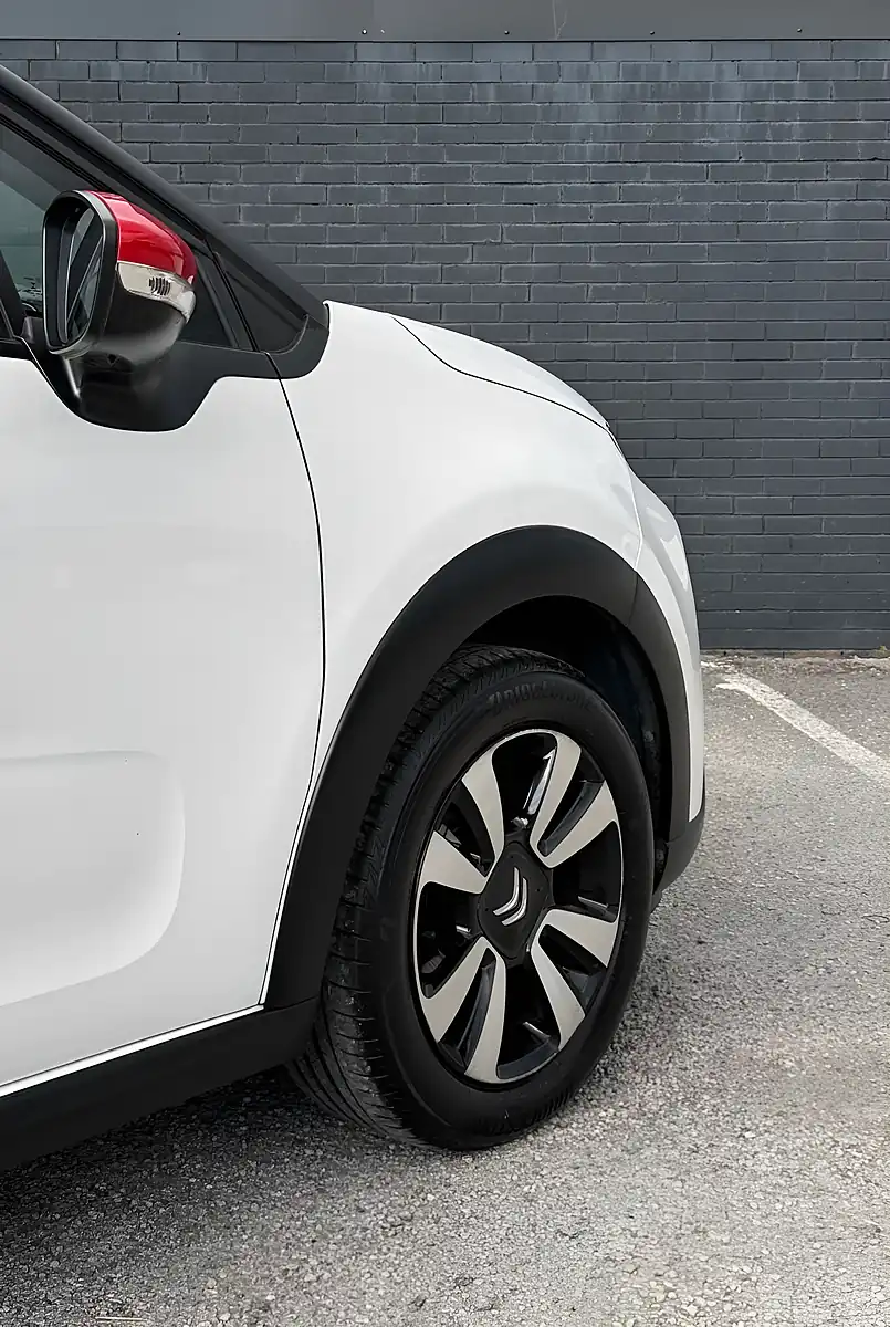 Used 2018 Citroen C3 Feel White - Interior and Exterior details 6