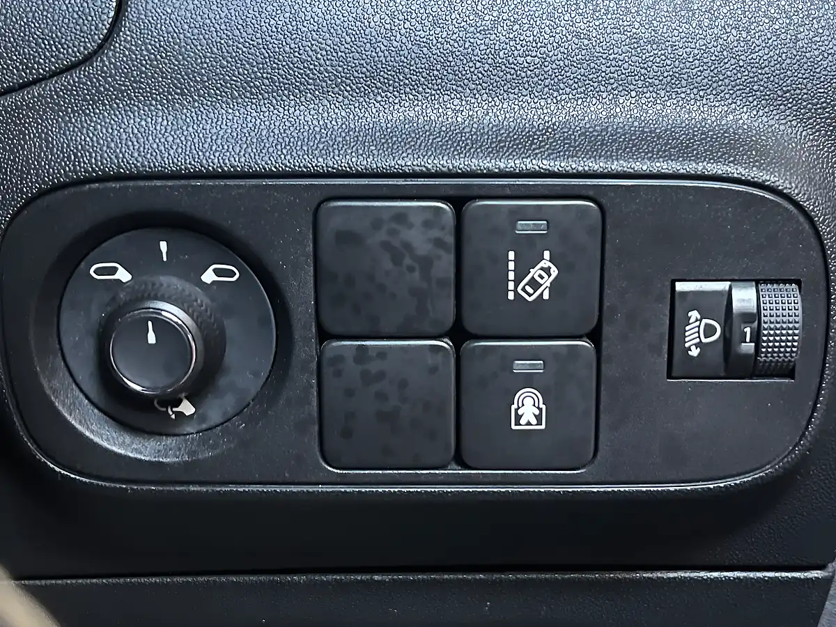Used 2018 Citroen C3 Flair Black - Interior and Exterior details 20