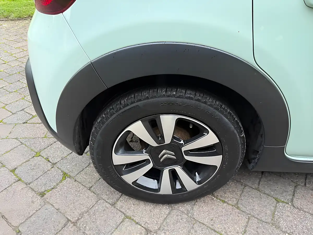 Used 2018 Citroen C3 Flair Green - Interior and Exterior details 12