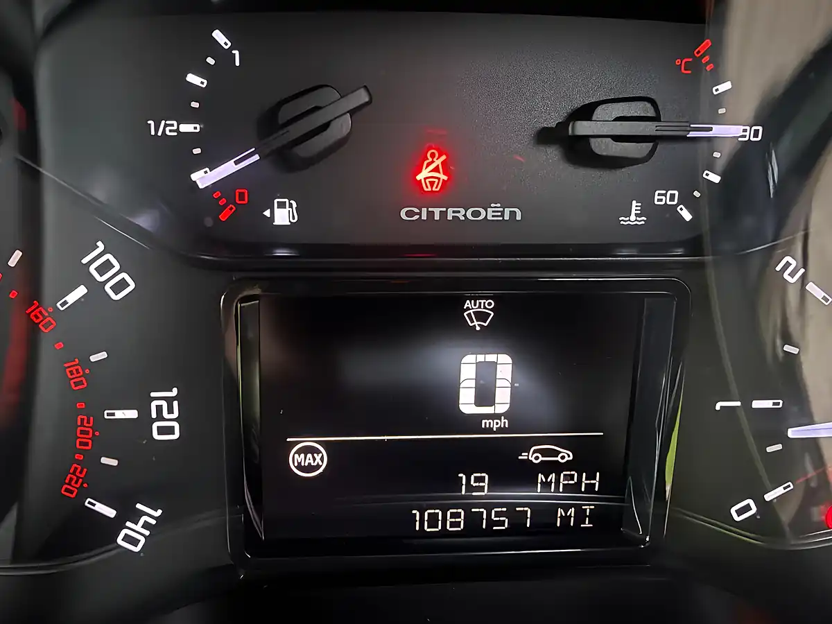 Used 2018 Citroen C3 Flair Green - Interior and Exterior details 15