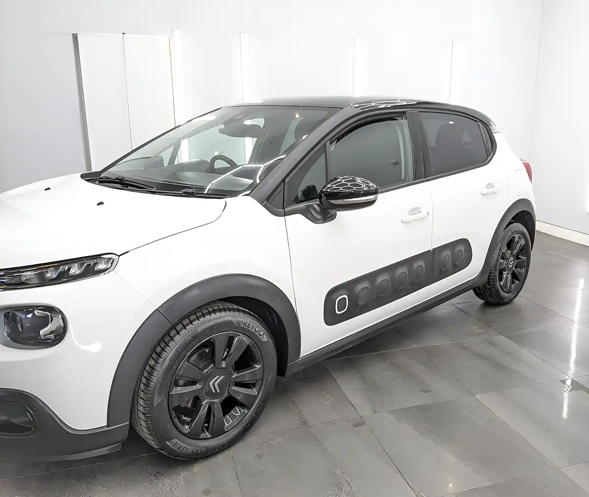 Used 2018 Citroen C3 Flair Polar White - Interior and Exterior details 3