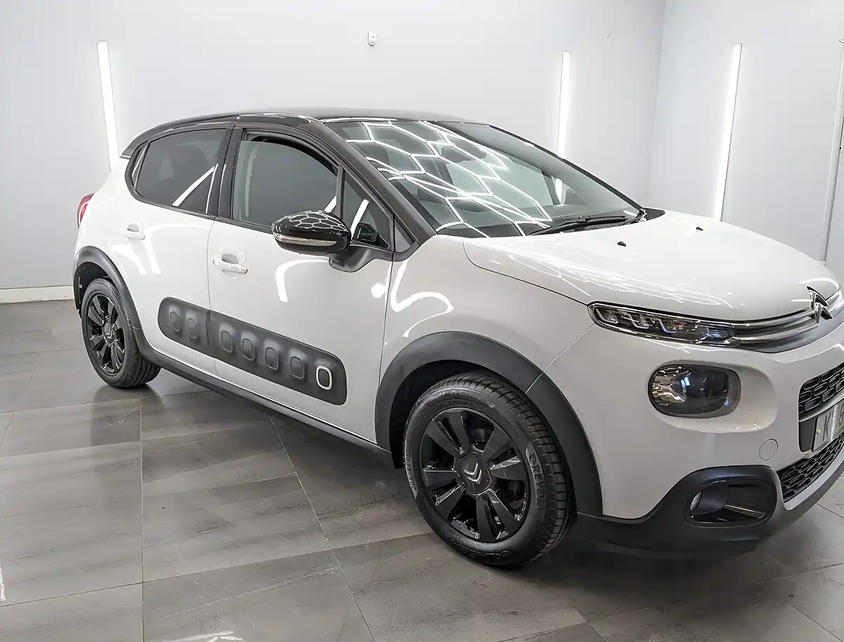 Used 2018 Citroen C3 Flair Polar White - Interior and Exterior details 4