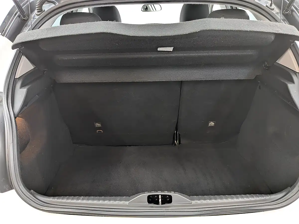 Used 2018 Citroen C3 Flair Polar White - Interior and Exterior details 9