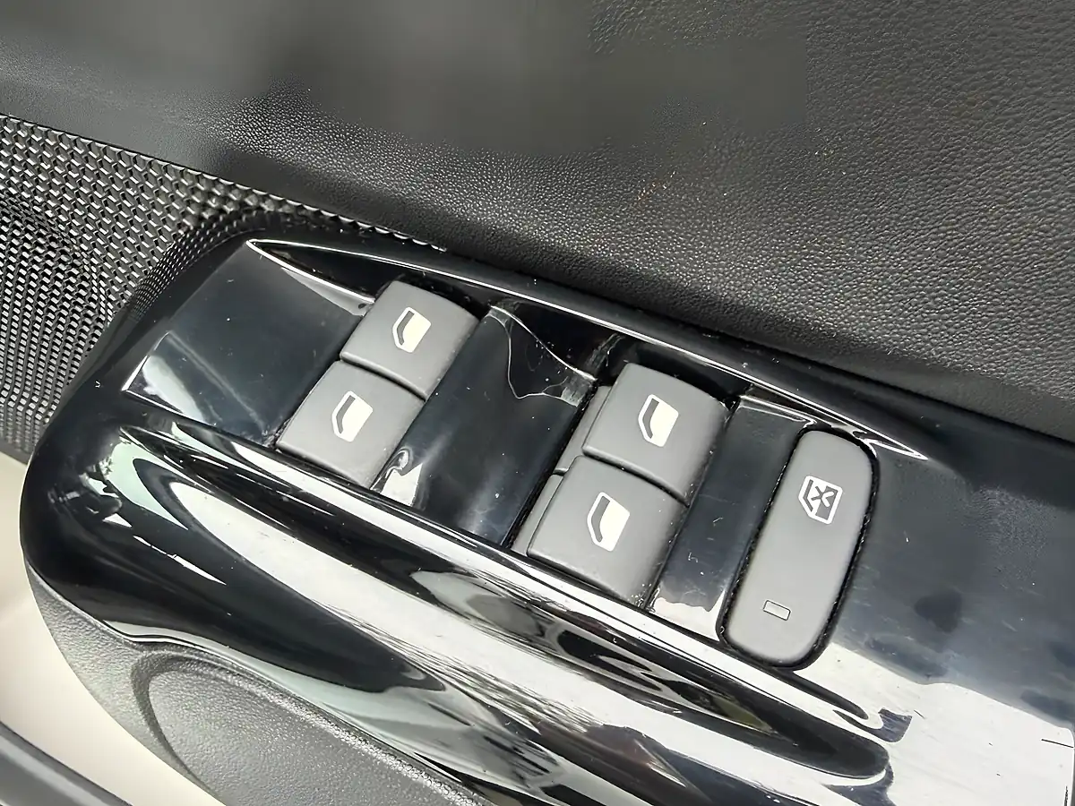 Used 2018 Citroen C3 Flair Red & White - Interior and Exterior details 13