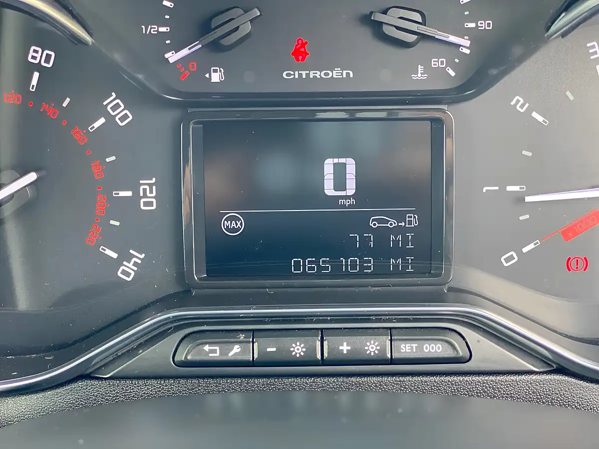 Used 2018 Citroen C3 Flair White - Interior and Exterior details 13