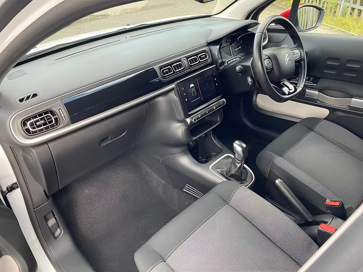 Used 2018 Citroen C3 Flair White - Interior and Exterior details 5