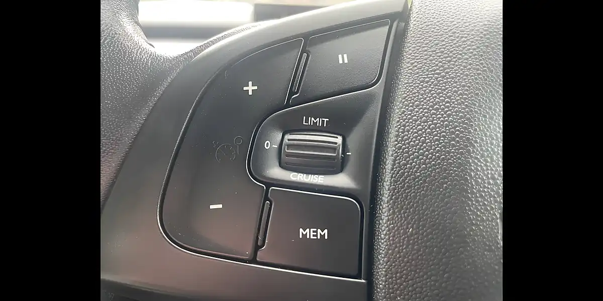 Used 2018 Citroen C4 Cactus Feel Edition Black - Interior and Exterior details 17
