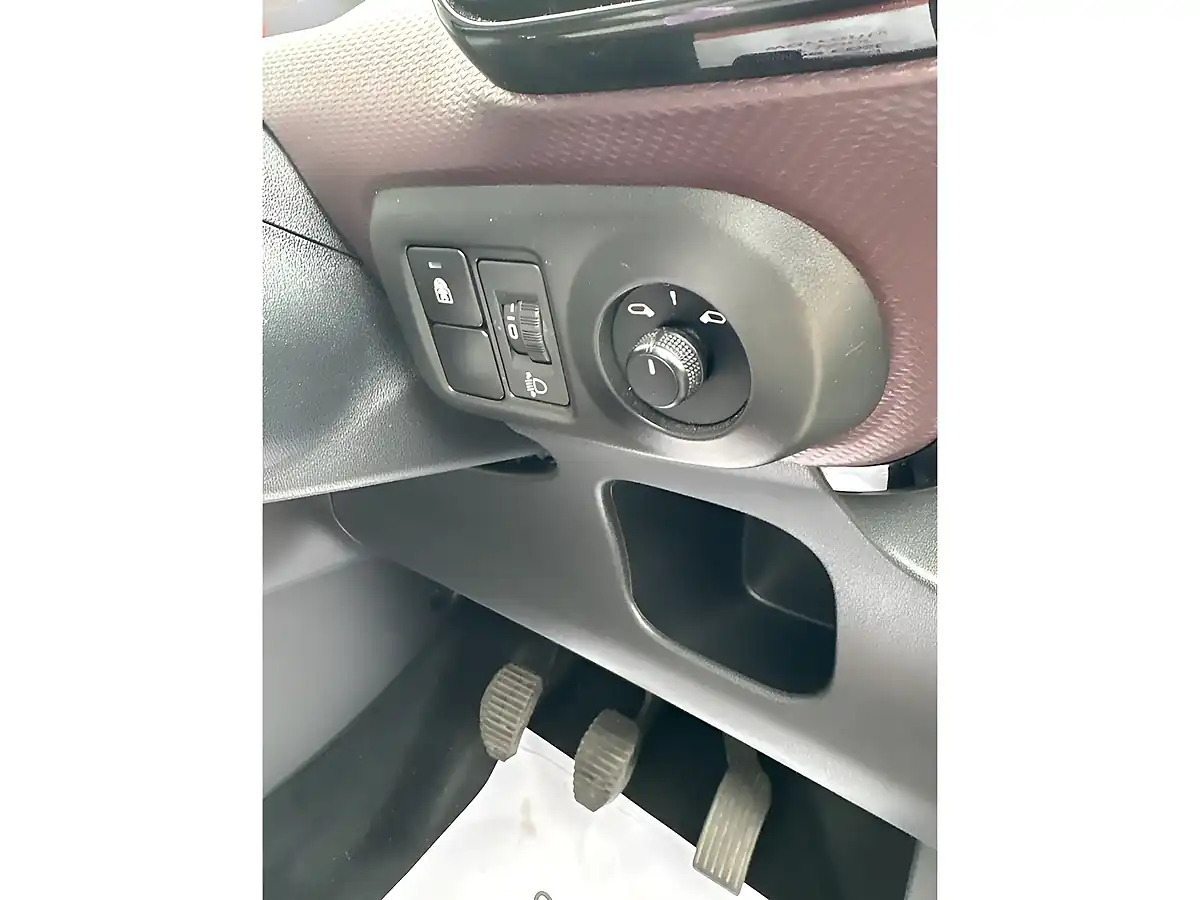 Used 2018 Citroen C4 Cactus Feel Edition White - Interior and Exterior details 12