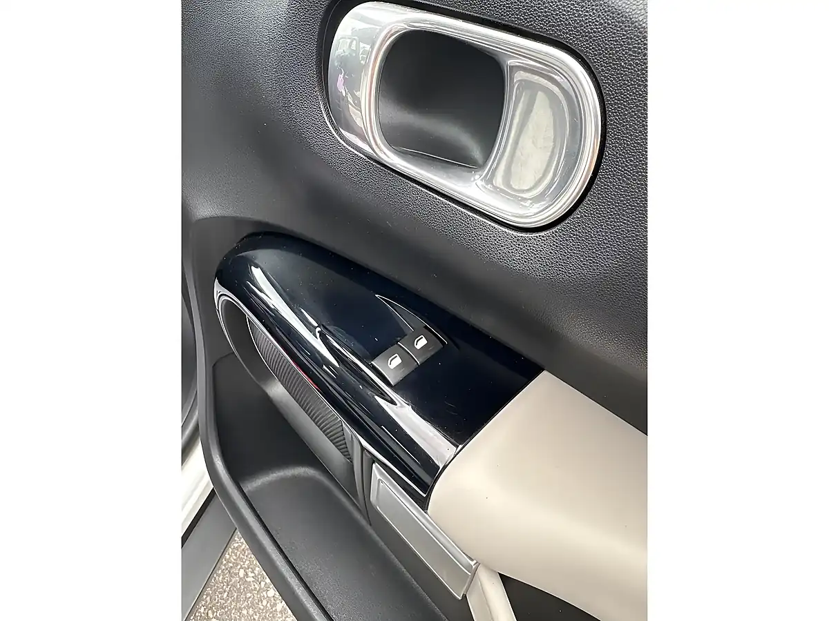 Used 2018 Citroen C4 Cactus Feel Edition White - Interior and Exterior details 14
