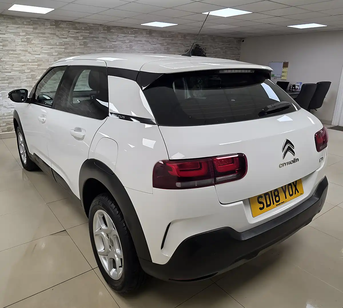 Used 2018 Citroen C4 Cactus Feel White - Interior and Exterior details 4
