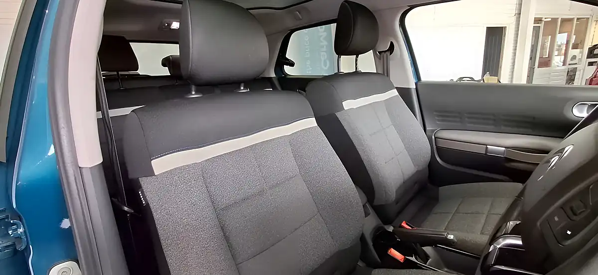 Used 2018 Citroen C4 Cactus Flair Blue - Interior and Exterior details 17