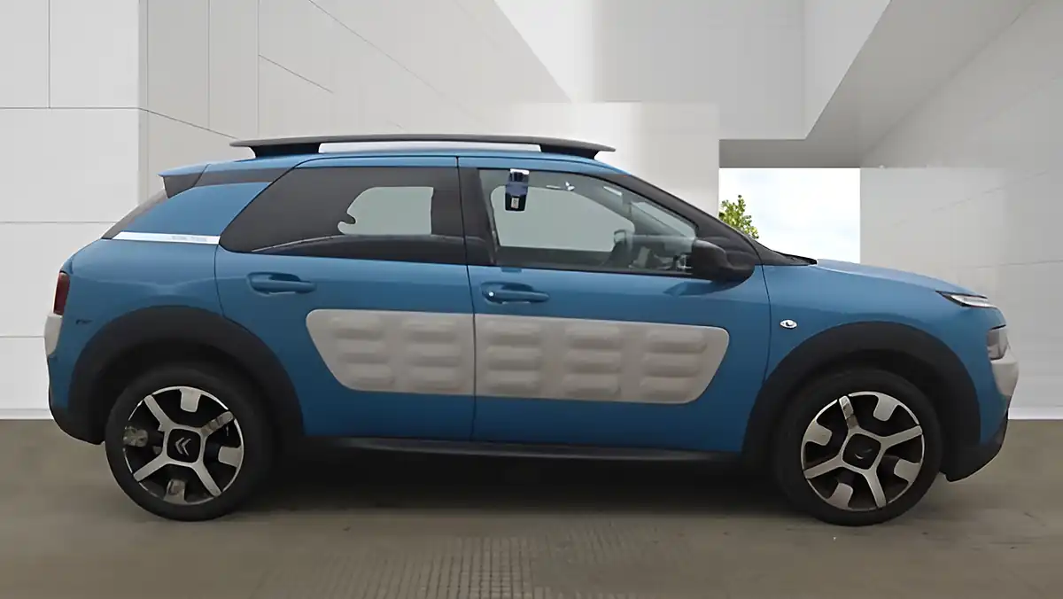 Used 2018 Citroen C4 Cactus Flair Edition Blue Blue - Interior and Exterior details 9