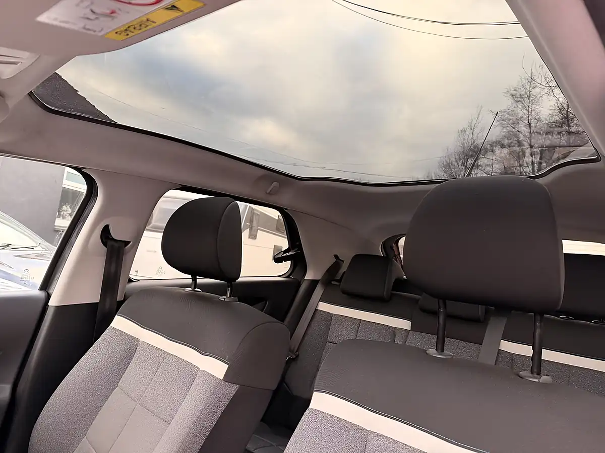 Used 2018 Citroen C4 Cactus Flair Grey - Interior and Exterior details 15