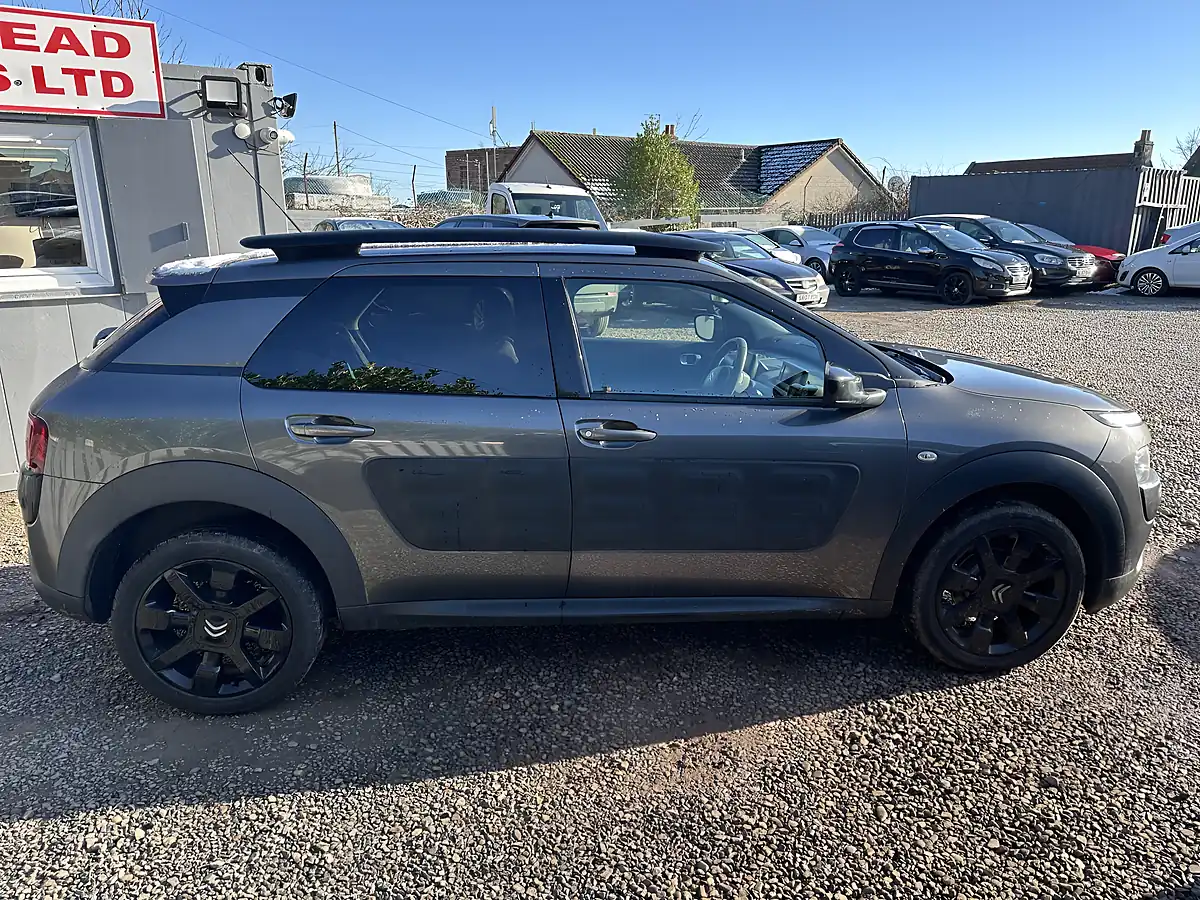 Used 2018 Citroen C4 Cactus Flair Grey - Interior and Exterior details 15