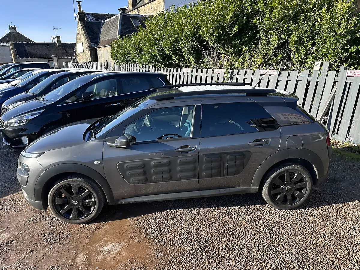 Used 2018 Citroen C4 Cactus Flair Grey - Interior and Exterior details 7