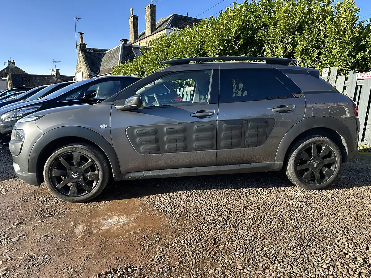 Used 2018 Citroen C4 Cactus Flair Grey - Interior and Exterior details 8