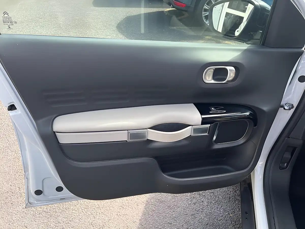 Used 2018 Citroen C4 Cactus Flair Pearl White - Interior and Exterior details 12