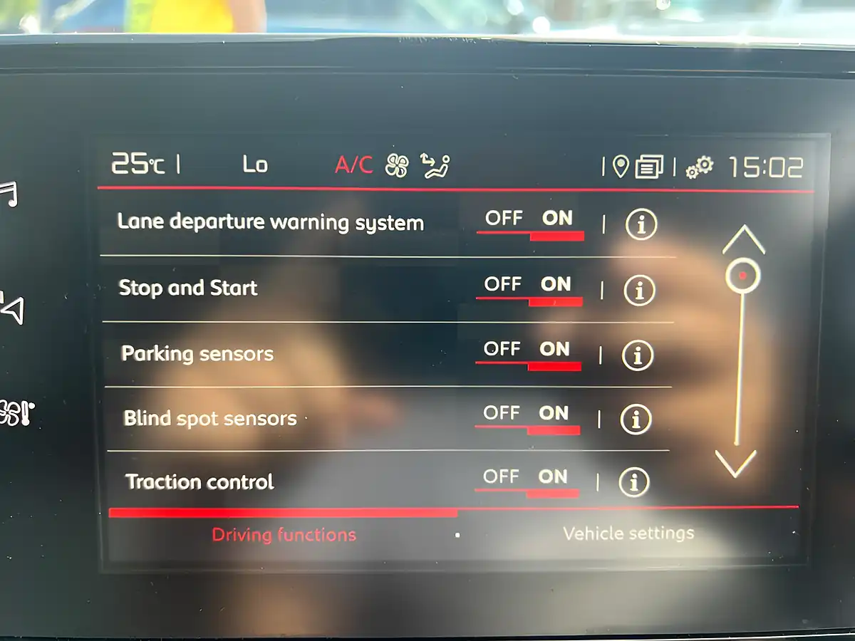 Used 2018 Citroen C4 Cactus Flair Pearl White - Interior and Exterior details 17
