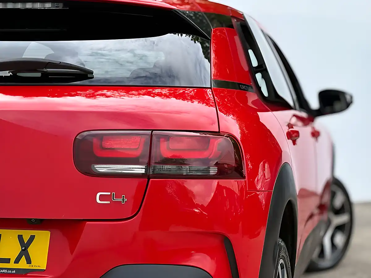Used 2018 Citroen C4 Cactus Flair Sport Red - Interior and Exterior details 13