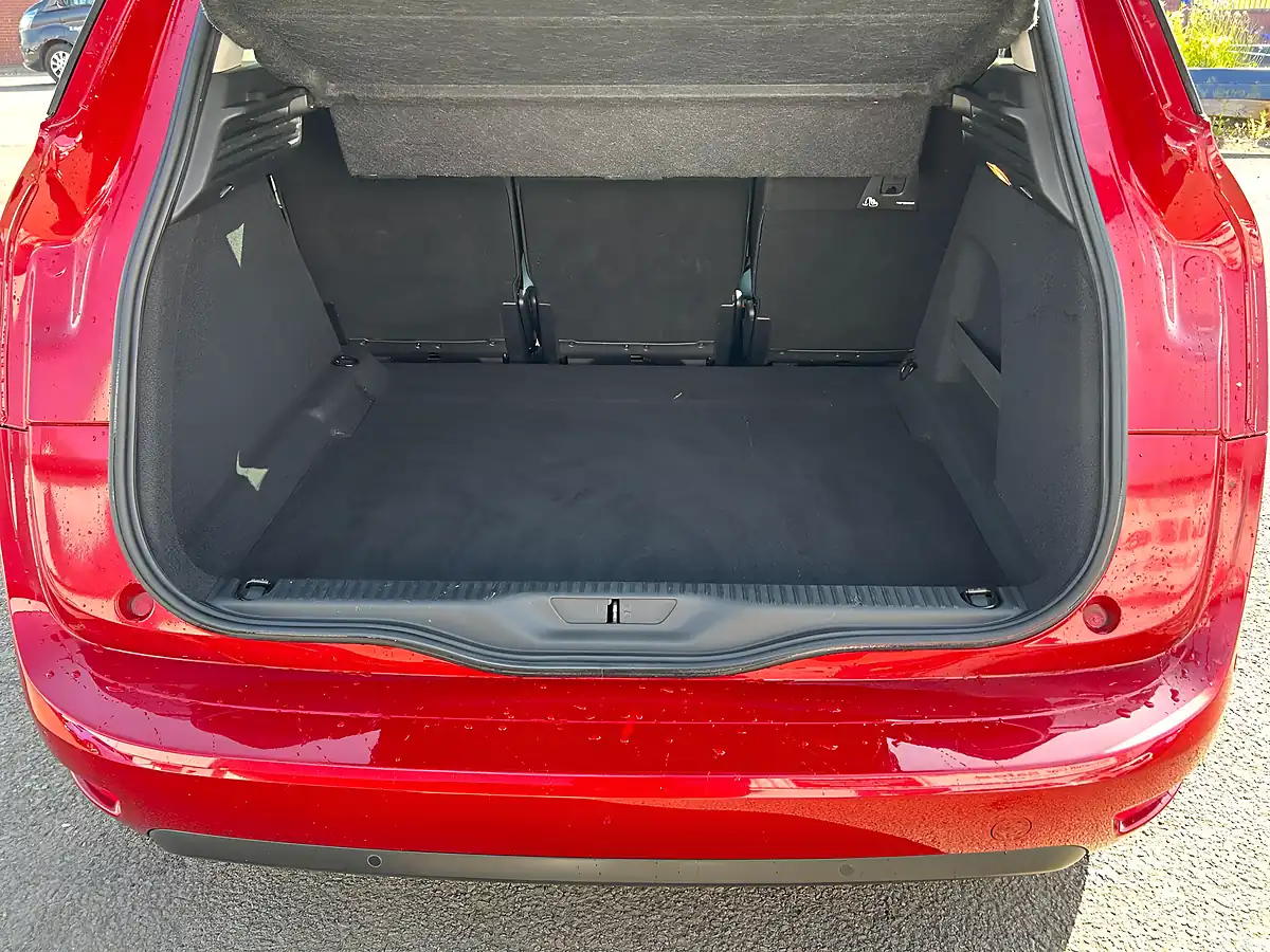 Used 2018 Citroen C4 Spacetourer Flair Red - Interior and Exterior details 11