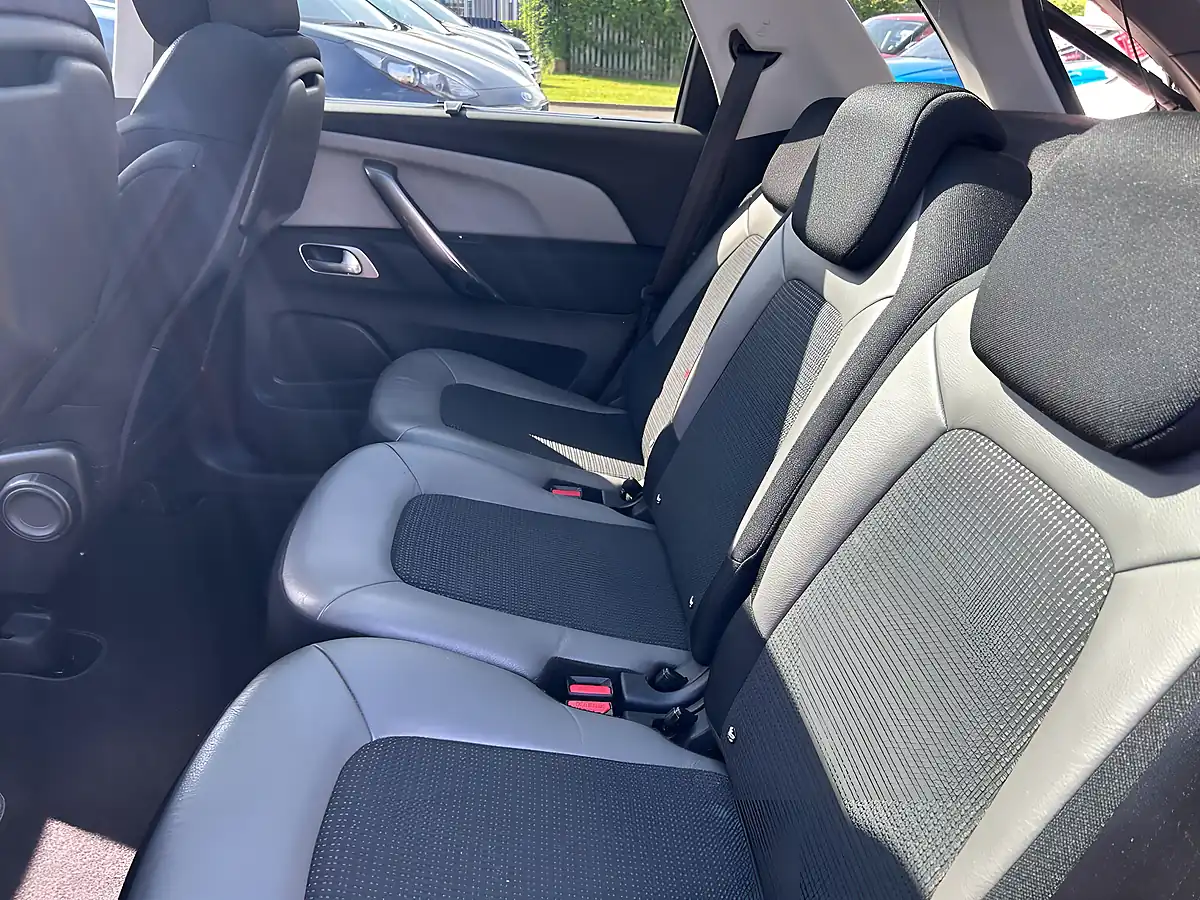 Used 2018 Citroen C4 Spacetourer Flair Red - Interior and Exterior details 12