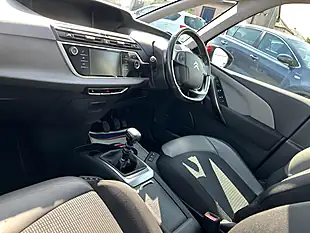 Used 2018 Citroen C4 Spacetourer Flair Red - Interior and Exterior details 13