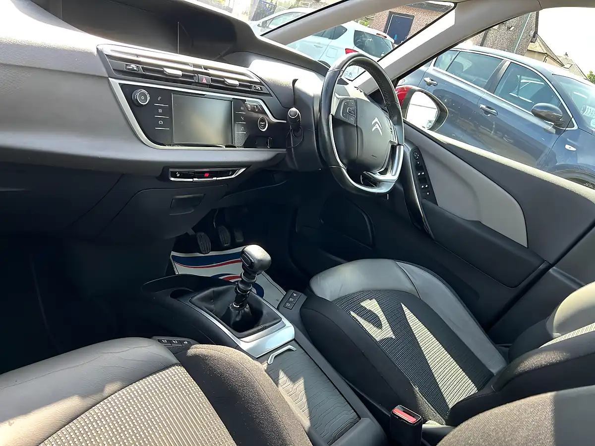 Used 2018 Citroen C4 Spacetourer Flair Red - Interior and Exterior details 13