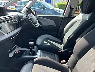 Used 2018 Citroen C4 Spacetourer Flair Red - Interior and Exterior details 14