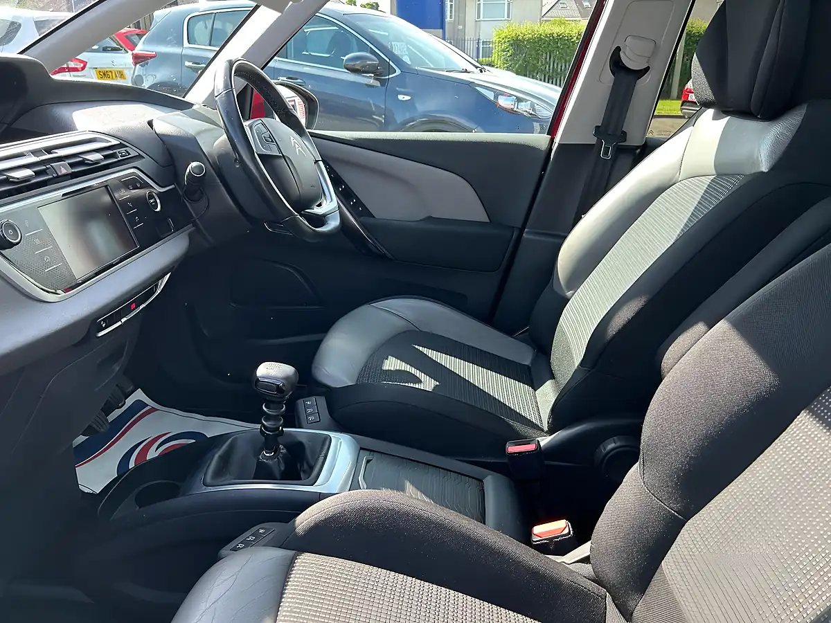 Used 2018 Citroen C4 Spacetourer Flair Red - Interior and Exterior details 14