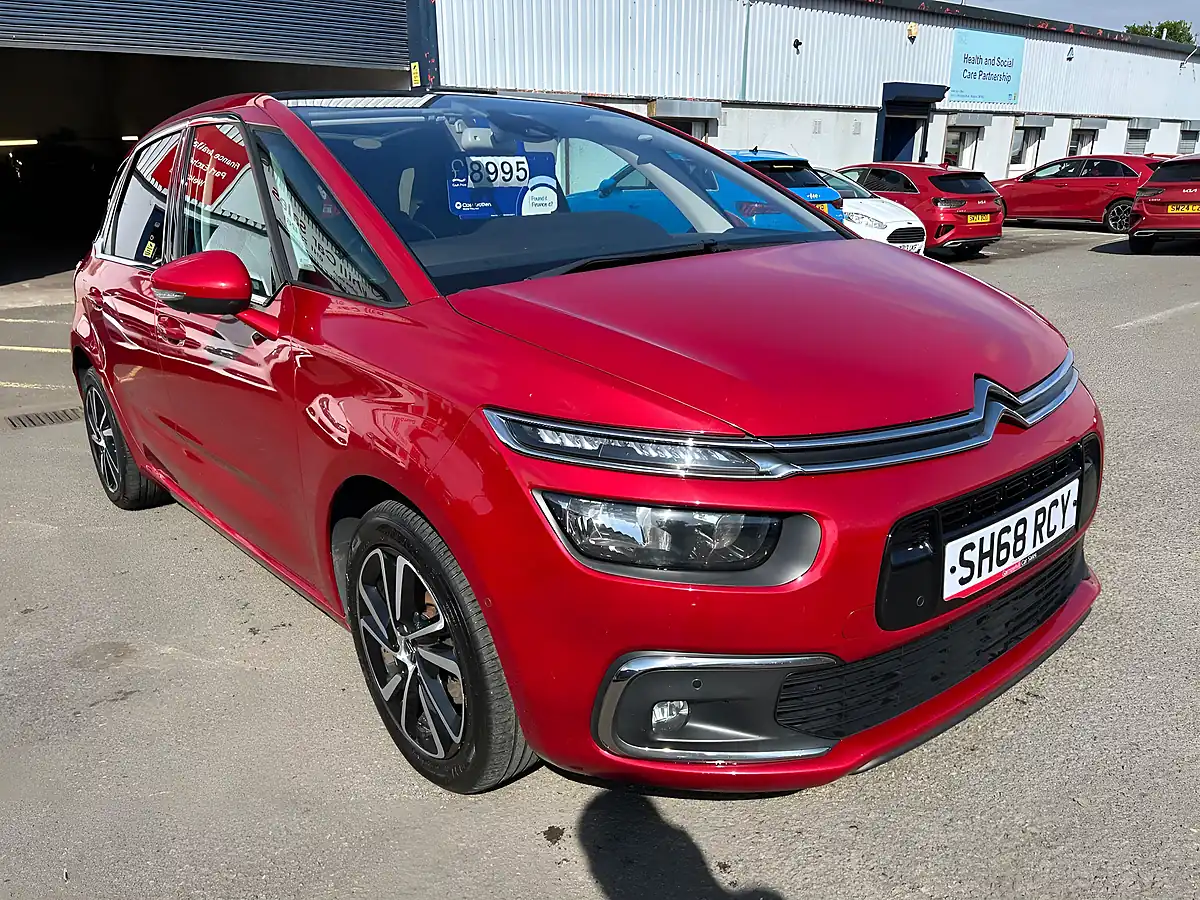 Used 2018 Citroen C4 Spacetourer Flair Red - Interior and Exterior details 4