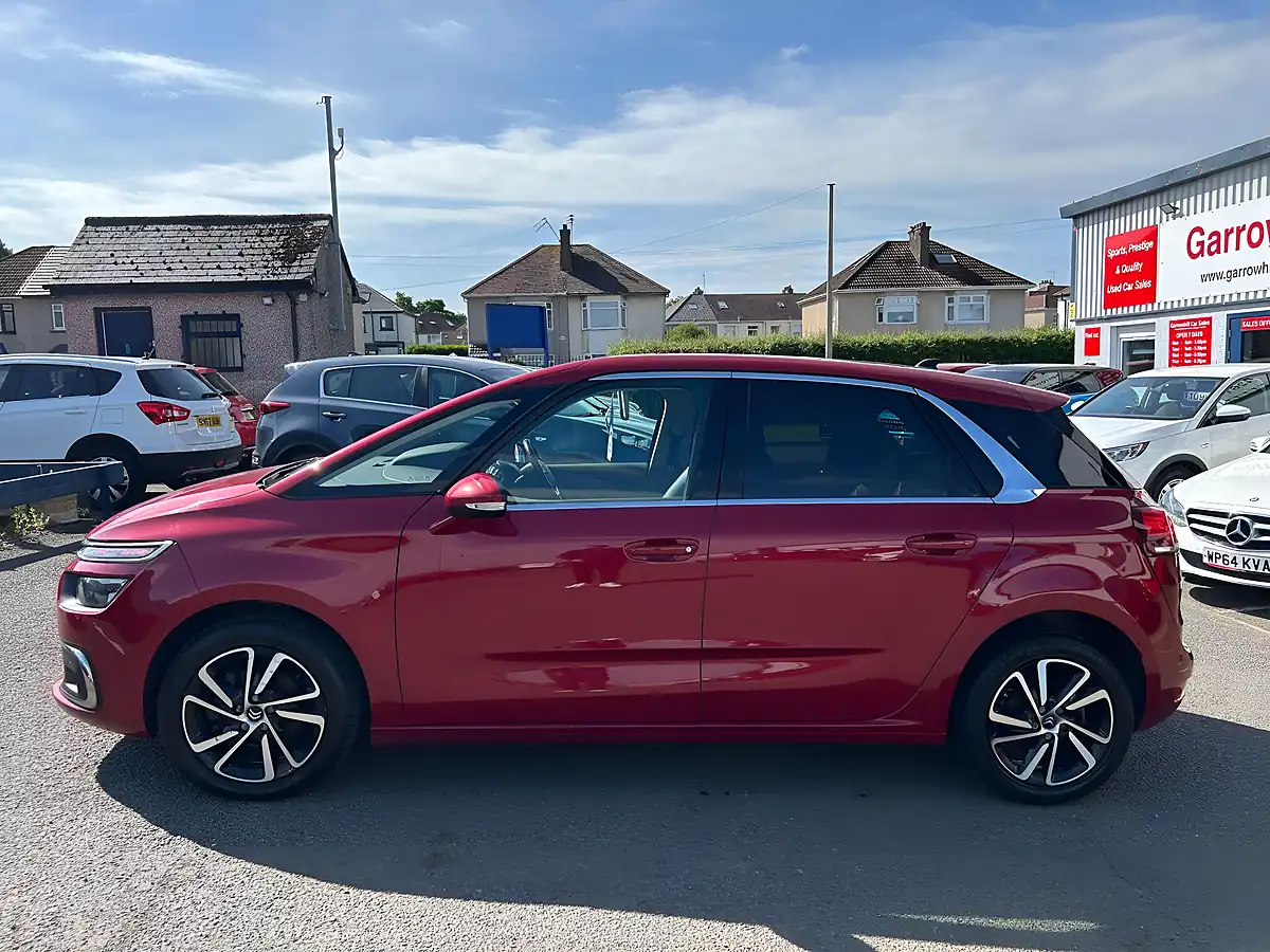 Used 2018 Citroen C4 Spacetourer Flair Red - Interior and Exterior details 6
