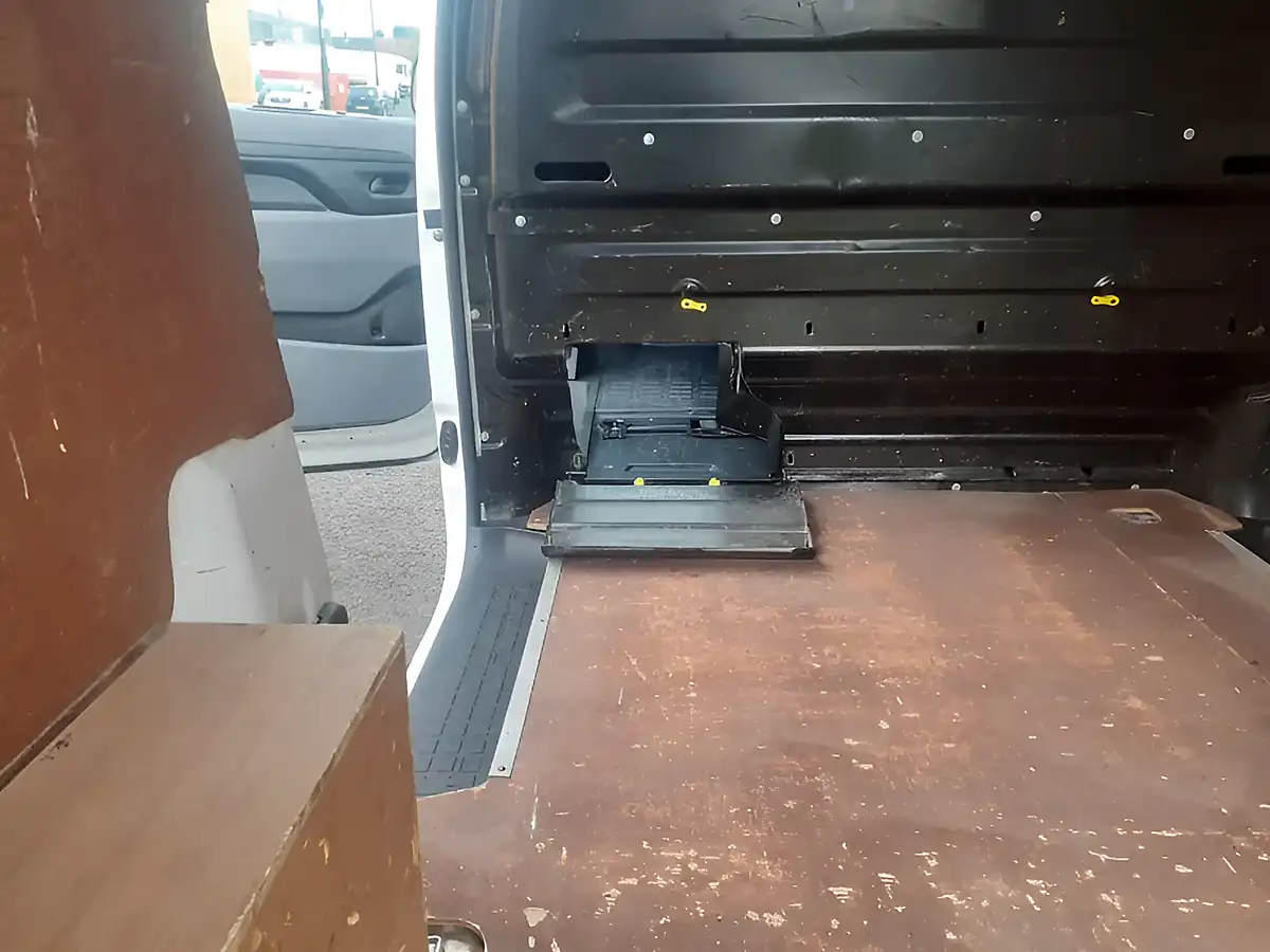 Used 2018 Citroen Dispatch Enterprise M Panel Van White - Interior and Exterior details 11
