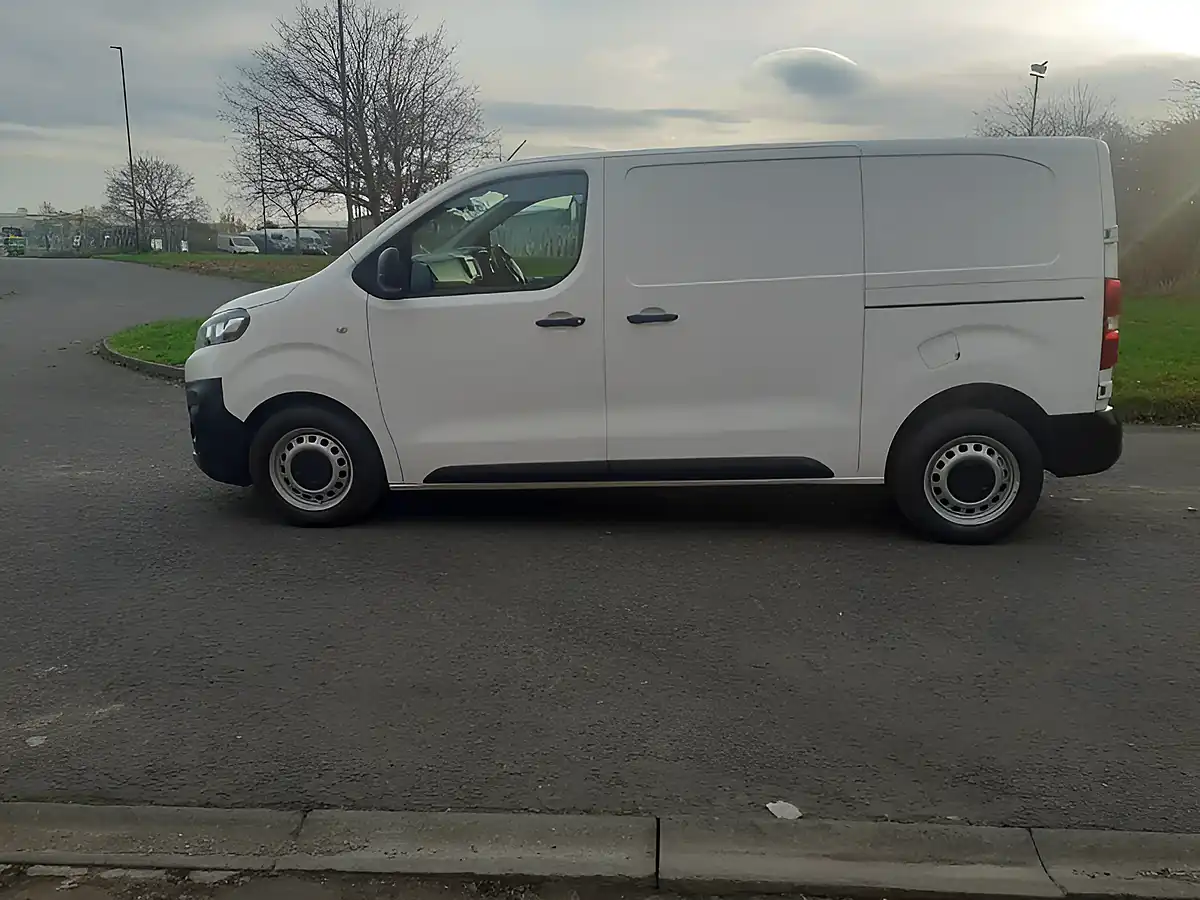 Used 2018 Citroen Dispatch Enterprise M Panel Van White - Interior and Exterior details 2
