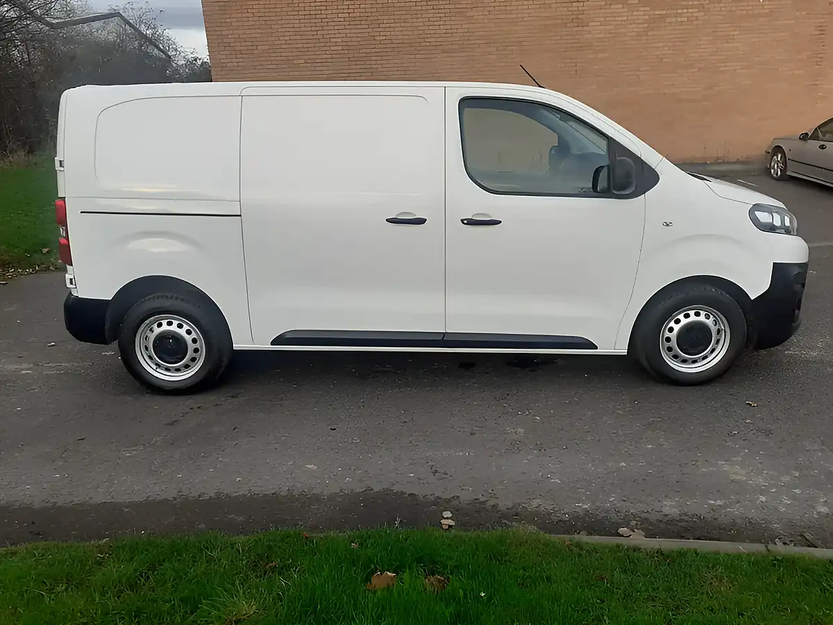 Used 2018 Citroen Dispatch Enterprise M Panel Van White - Interior and Exterior details 6