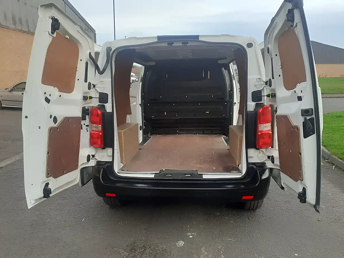 Used 2018 Citroen Dispatch Enterprise M Panel Van White - Interior and Exterior details 9