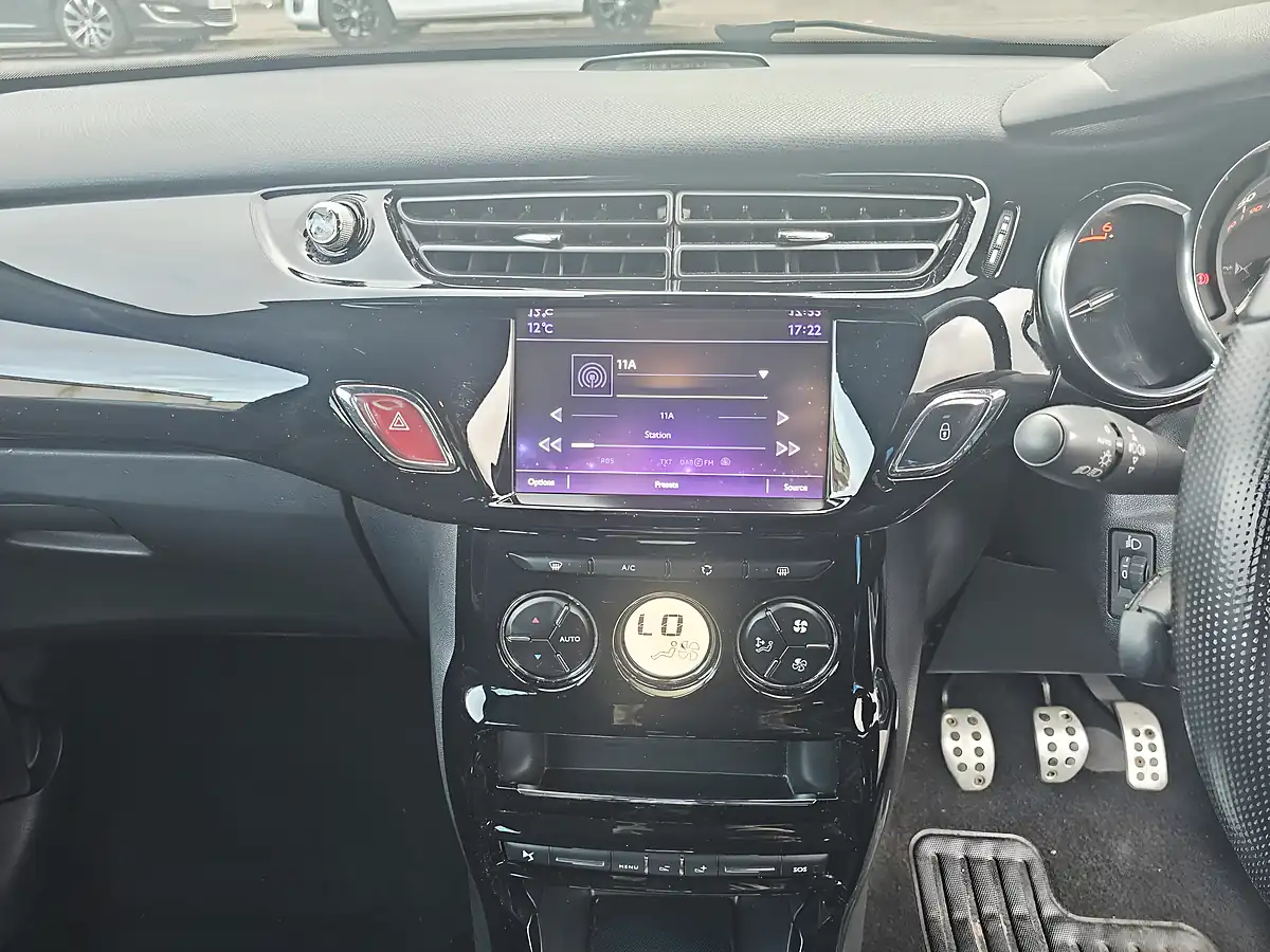Used 2018 Citroen DS3 Prestige Black - Interior and Exterior details 11