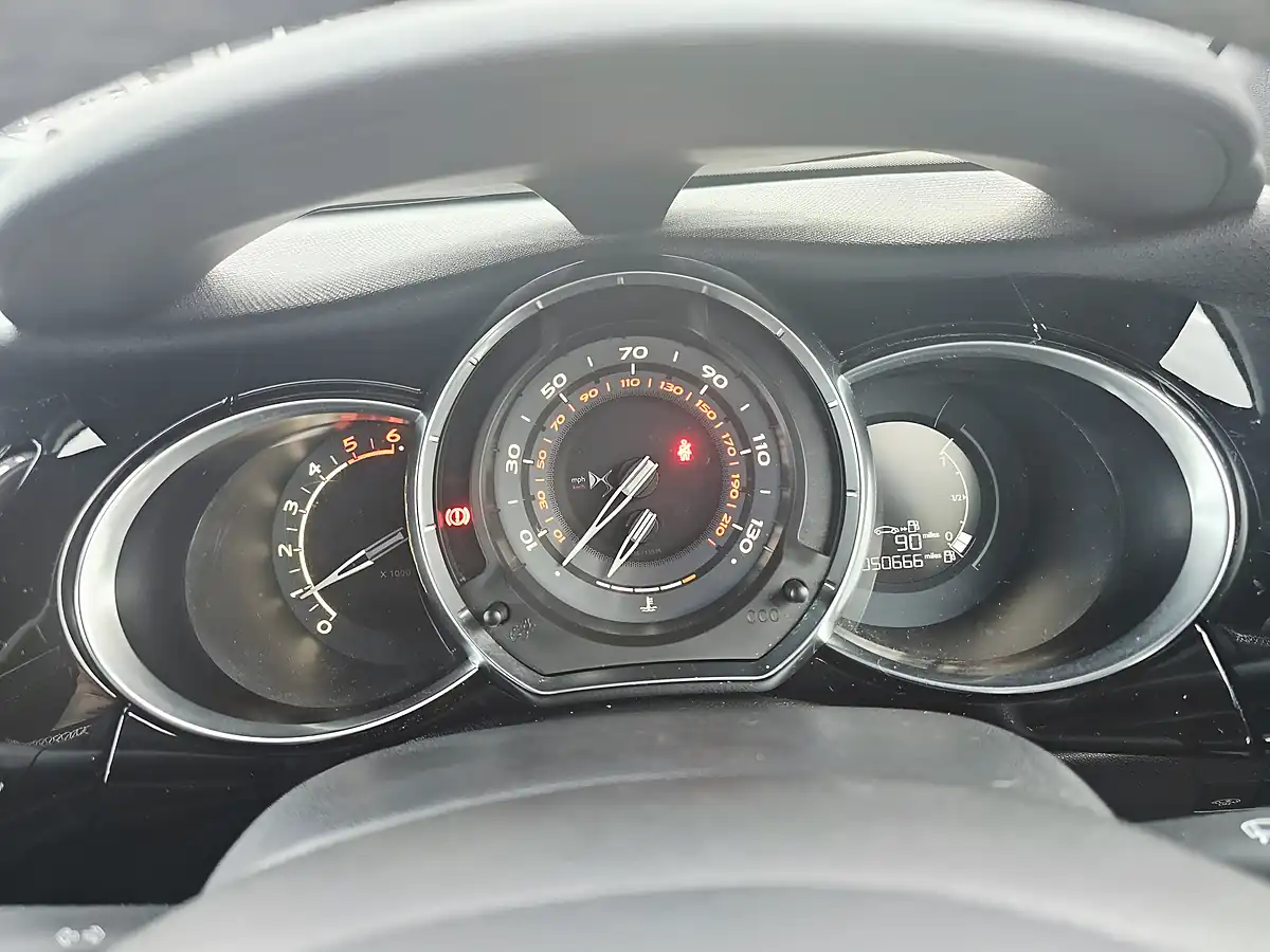 Used 2018 Citroen DS3 Prestige Black - Interior and Exterior details 12