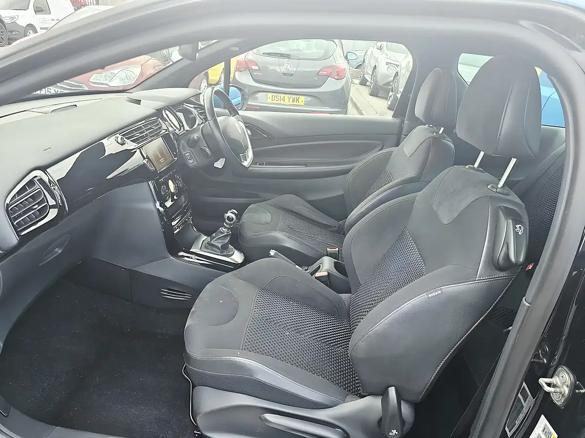 Used 2018 Citroen DS3 Prestige Black - Interior and Exterior details 7