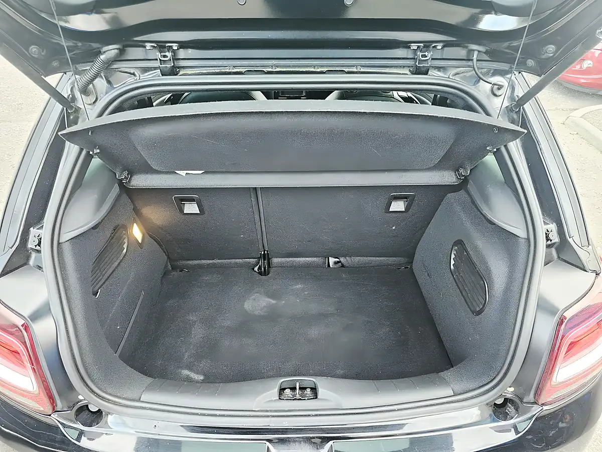 Used 2018 Citroen DS3 Prestige Black - Interior and Exterior details 8