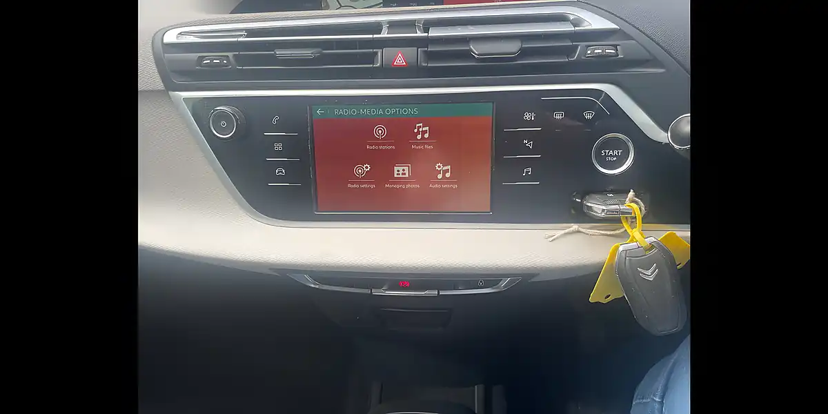 Used 2018 Citroen Grand C4 Picasso Feel Blue - Interior and Exterior details 16