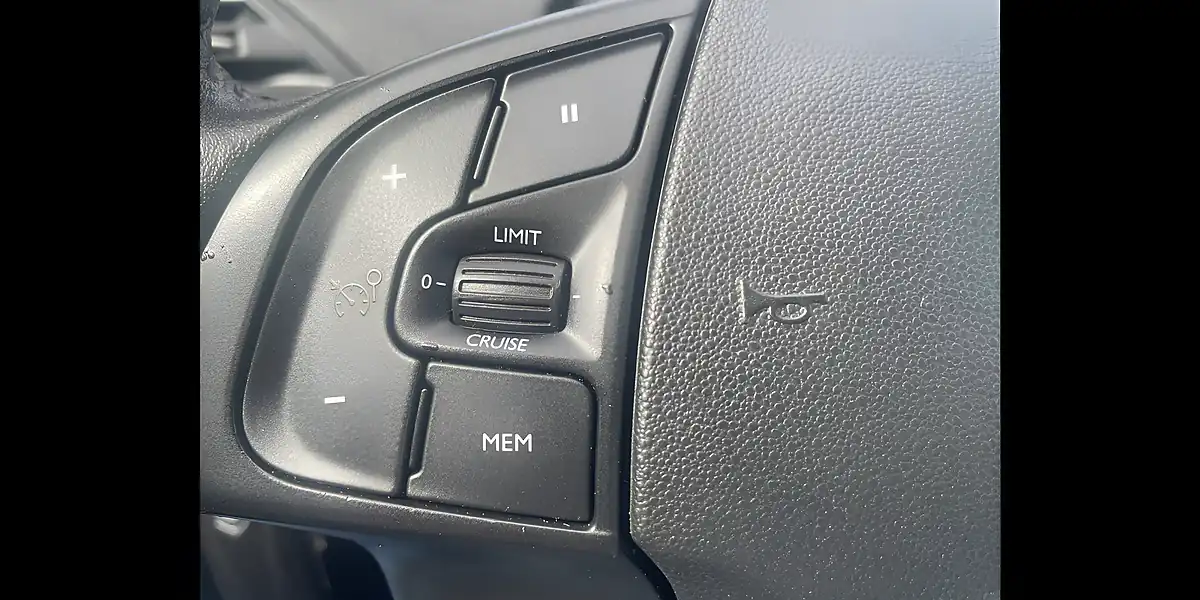 Used 2018 Citroen Grand C4 Picasso Feel Blue - Interior and Exterior details 18