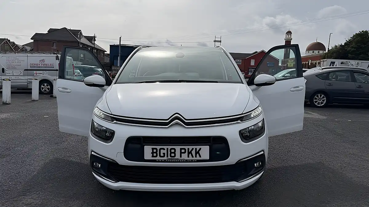 Used 2018 Citroen Grand C4 Picasso Feel White - Interior and Exterior details 3