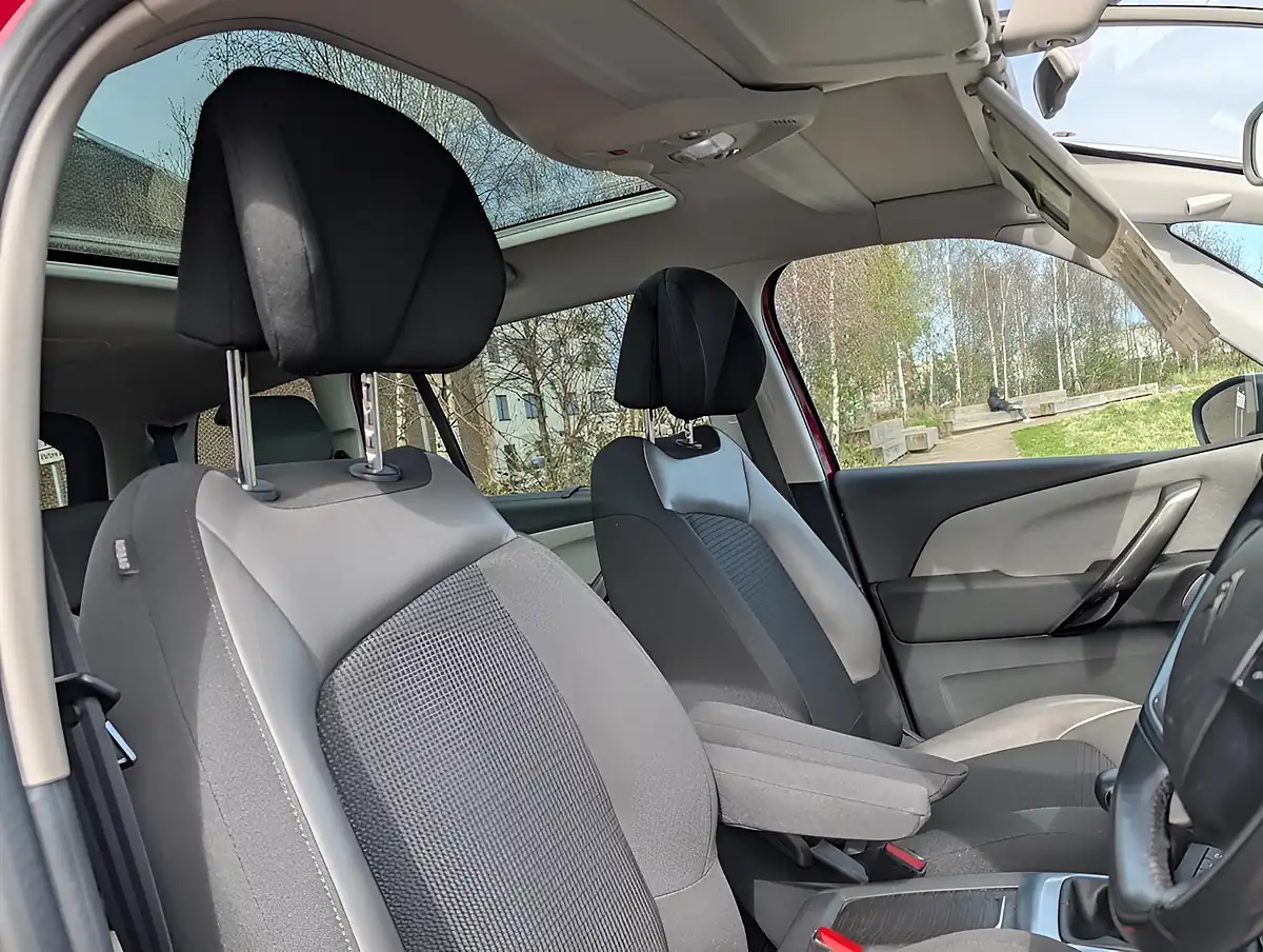 Used 2018 Citroen Grand C4 Picasso Flair Red - Interior and Exterior details 13