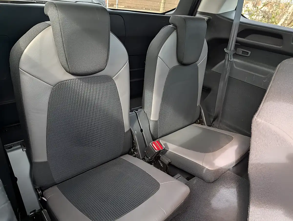 Used 2018 Citroen Grand C4 Picasso Flair Red - Interior and Exterior details 9