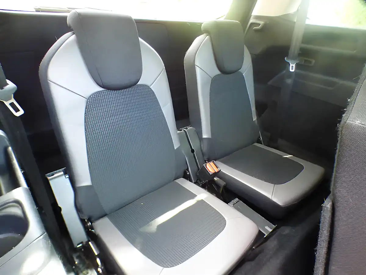 Used 2018 Citroen Grand C4 Spacetourer Flair Grey - Interior and Exterior details 13