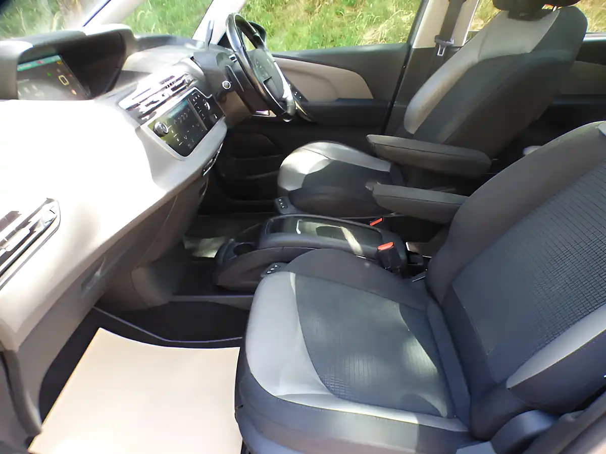 Used 2018 Citroen Grand C4 Spacetourer Flair Grey - Interior and Exterior details 16